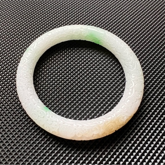 💚💯Authentic unique traditional style carved white Jade bangle translucent - Picture 3 of 14